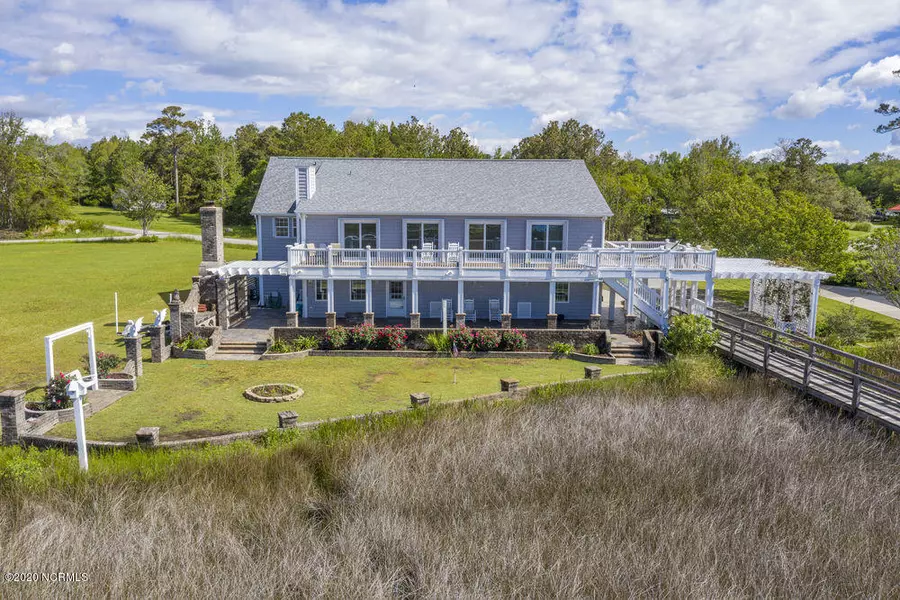 205 Topsail Watch DR, Hampstead, NC 28443