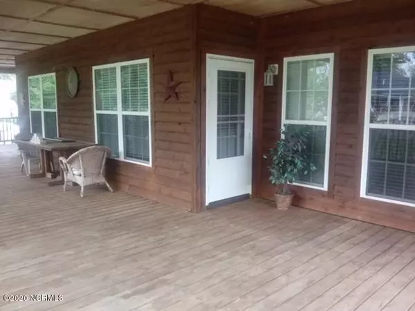 Lake Waccamaw, NC 28450,705 Robeson AVE