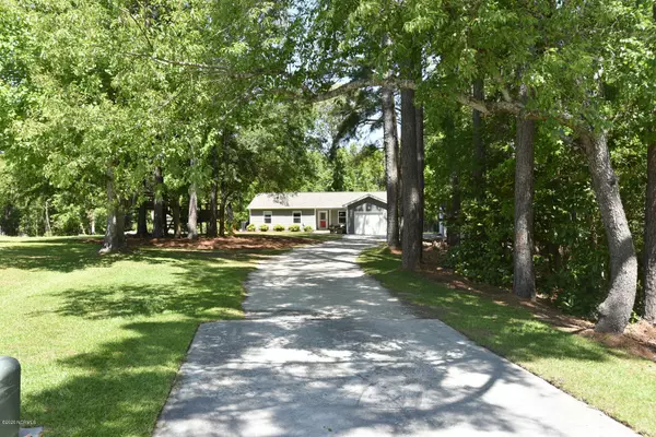 Hubert, NC 28539,122 Pine Needle DR