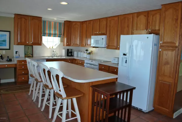 Holden Beach, NC 28462,913 Ocean BLVD W