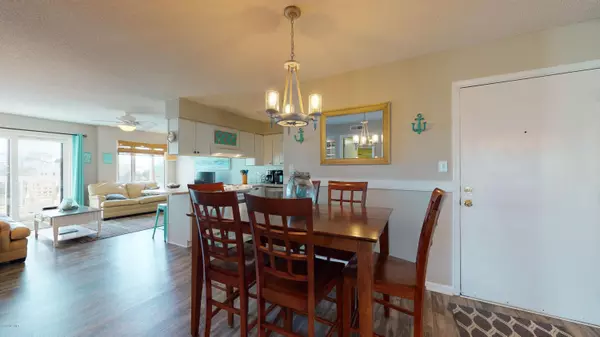 Emerald Isle, NC 28594,9201 Coast Guard RD #B 206