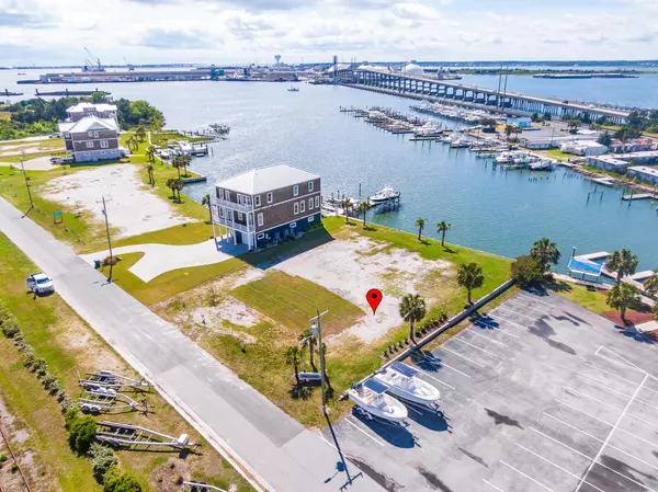 200 Radio Island Road, Morehead City, NC 28557