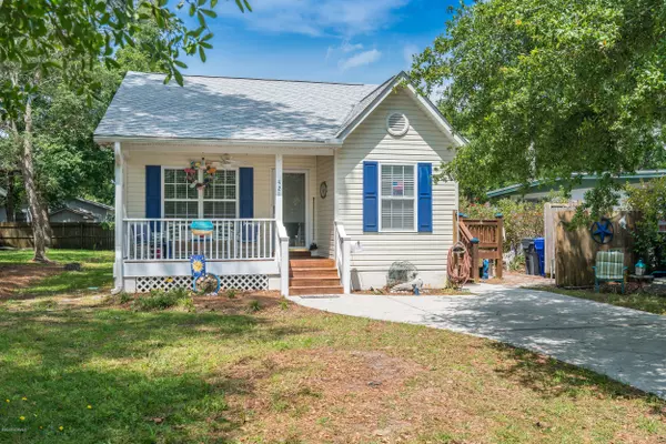 421 Sherrill ST, Oak Island, NC 28465