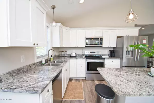 Emerald Isle, NC 28594,104 Cedar ST
