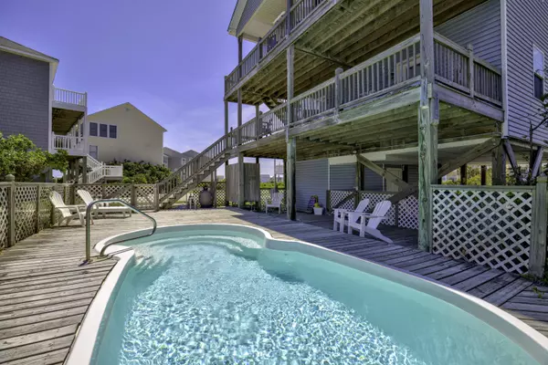 Surf City, NC 28445,814 N Topsail DR