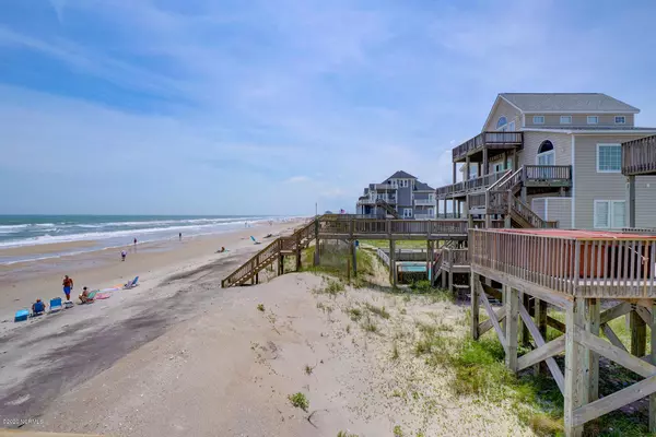 North Topsail Beach, NC 28460,412 New River Inlet RD