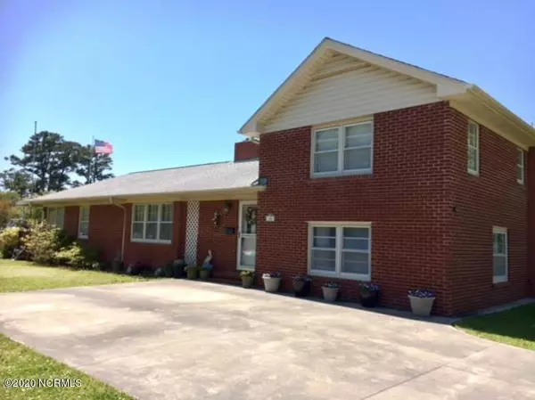 108 Salem ST, Morehead City, NC 28557