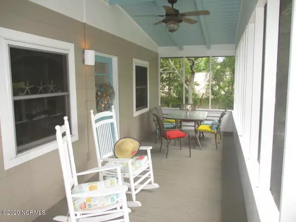 Oak Island, NC 28465,305 Crowell ST