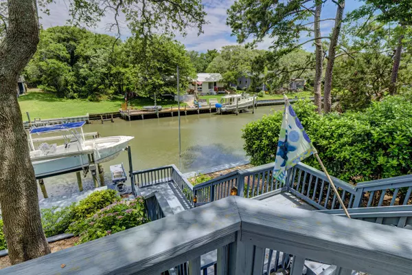 Pine Knoll Shores, NC 28512,110 Arborvitae DR