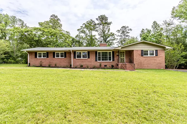 409 Country Club Drive, Jacksonville, NC 28546