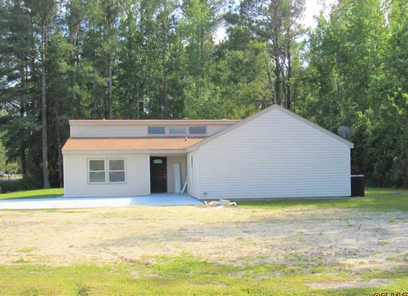 107 Bluebird LN, Hallsboro, NC 28442