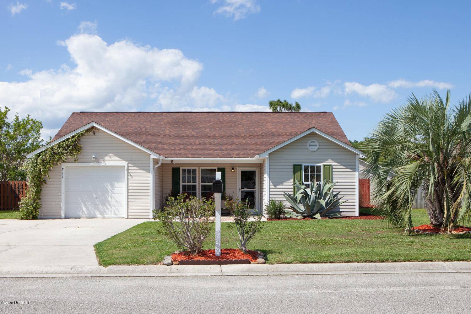 711 Tisbury LN, Wilmington, NC 28412
