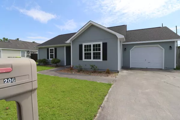 Hubert, NC 28539,206 Fox WAY N