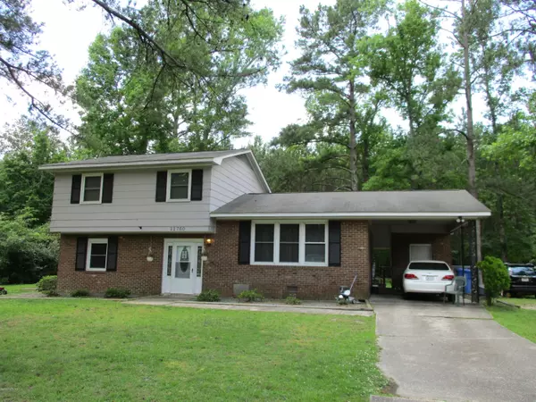 11760 Azalea DR, Laurinburg, NC 28352