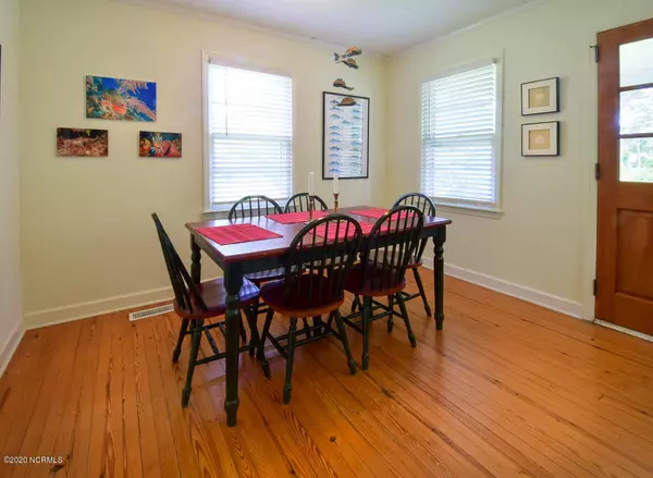 Harkers Island, NC 28531,303 Cape Lookout DR