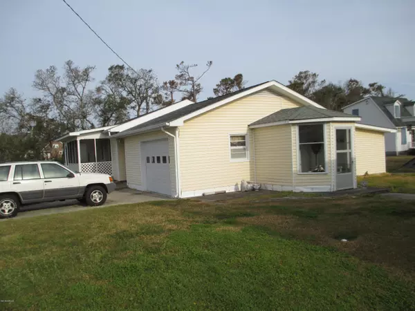 Harkers Island, NC 28531,415 Cape Lookout DR