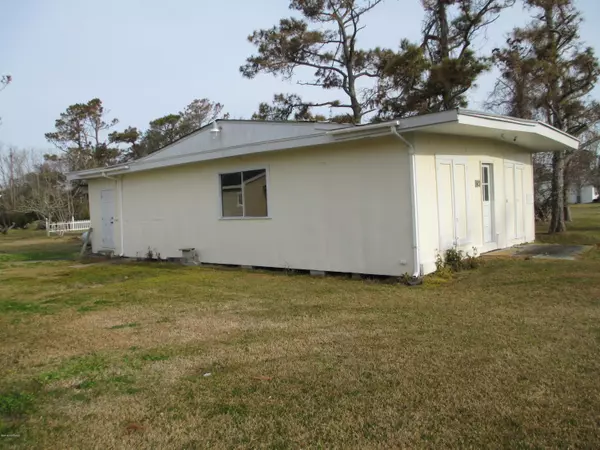 Harkers Island, NC 28531,415 Cape Lookout DR