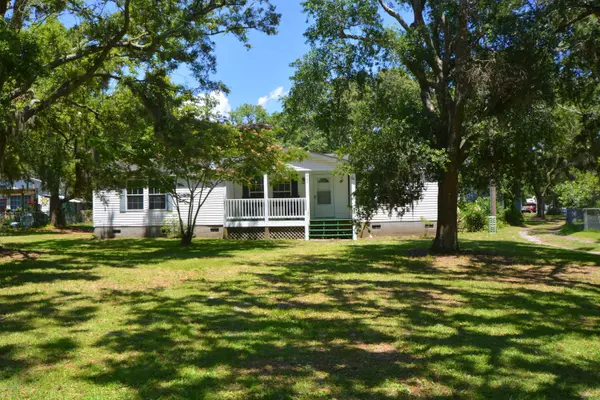 Harkers Island, NC 28531,453 Island RD