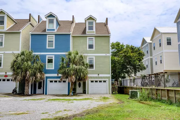 208 Waterway LN, Surf City, NC 28445