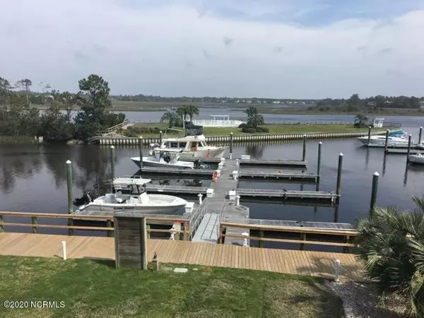 5400 E Yacht DR #B8, Oak Island, NC 28465