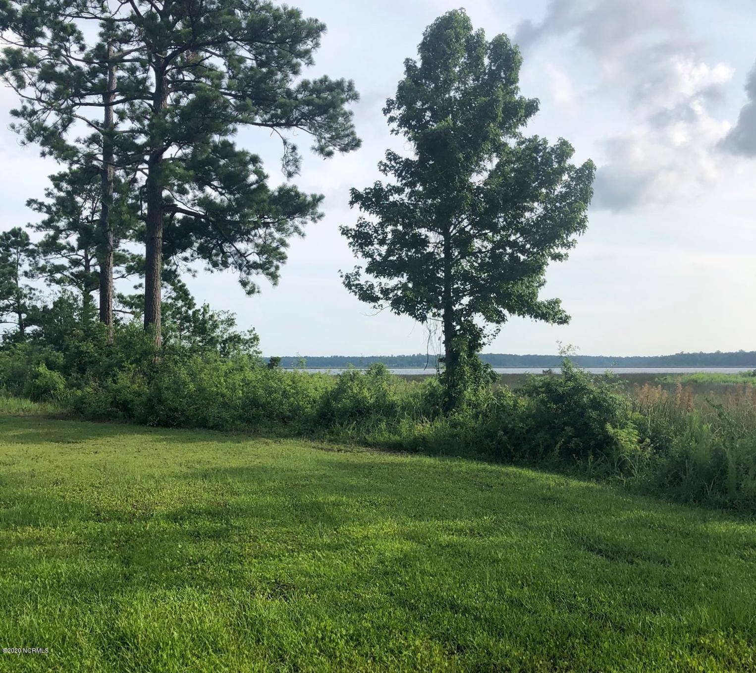 137 Deepwater DR, Stella, NC 28582