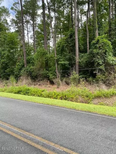 557 Wooded Acres RD, Lake Waccamaw, NC 28450