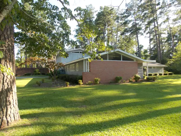 Whiteville, NC 28472,201 Elm ST