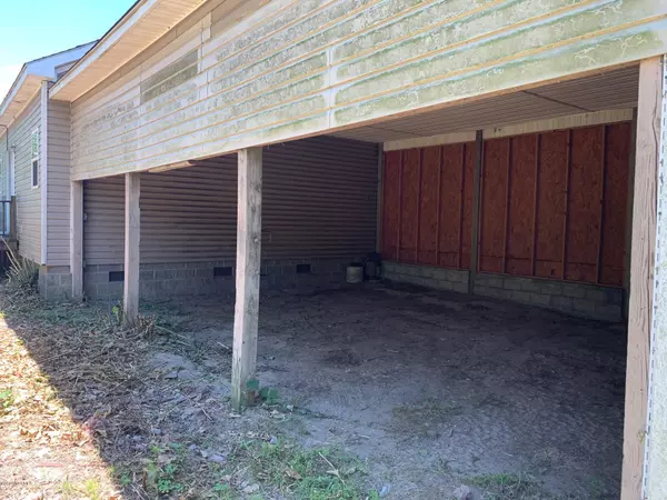 Rose Hill, NC 28458,191 E Charity RD