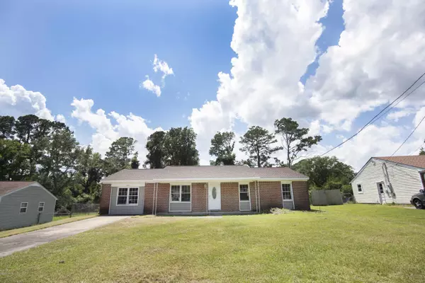 1211 Castle Drive, Jacksonville, NC 28546