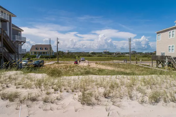 North Topsail Beach, NC 28460,402 New River Inlet RD