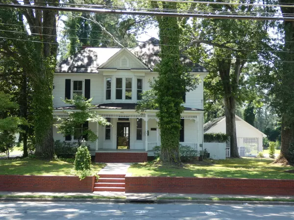 612 College Street, Clinton, NC 28328