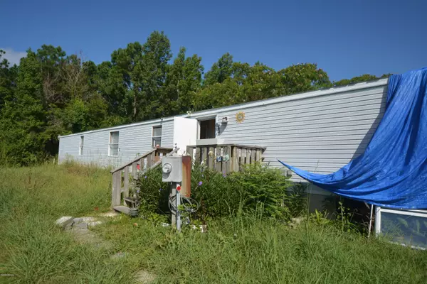 Gloucester, NC 28528,652 Straits RD