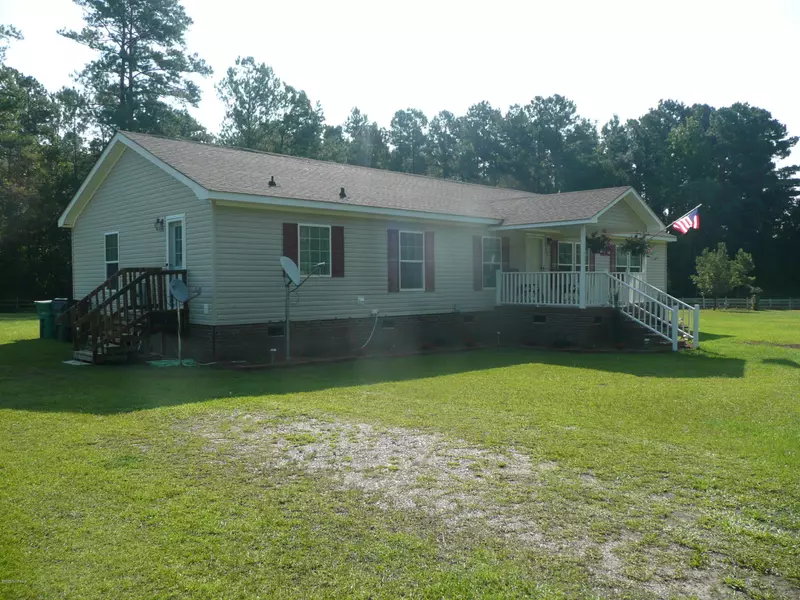 40 Thelma BLVD, Hallsboro, NC 28442