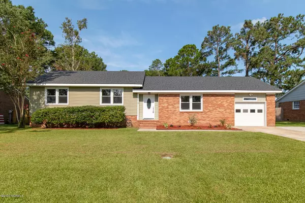 821 Oakwood AVE, Jacksonville, NC 28546