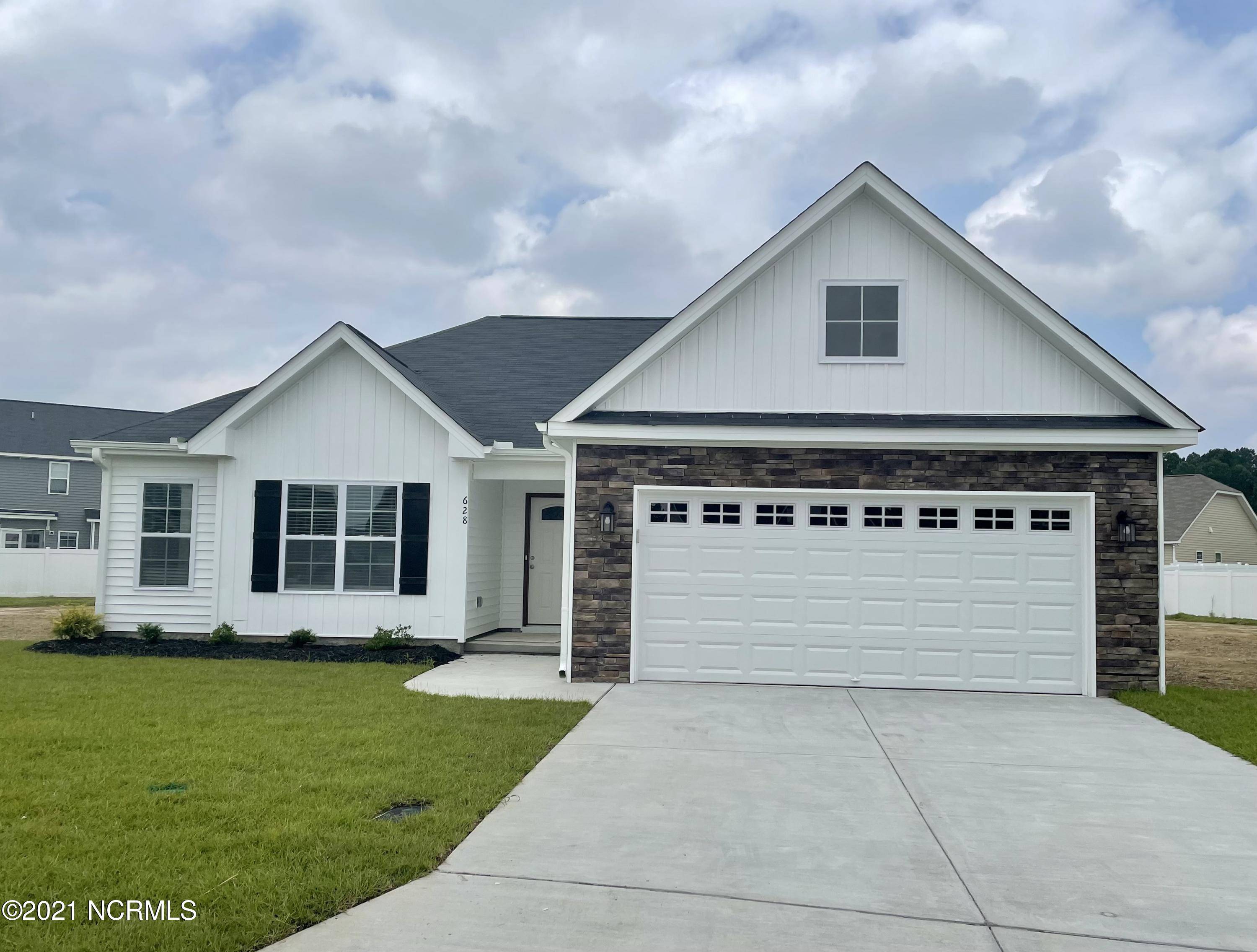628 Moonstone CT, Winterville, NC 28590
