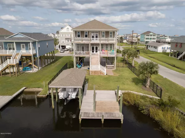 1015 1st ST, Surf City, NC 28445
