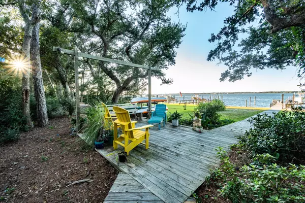 Pine Knoll Shores, NC 28512,236 Oakleaf DR