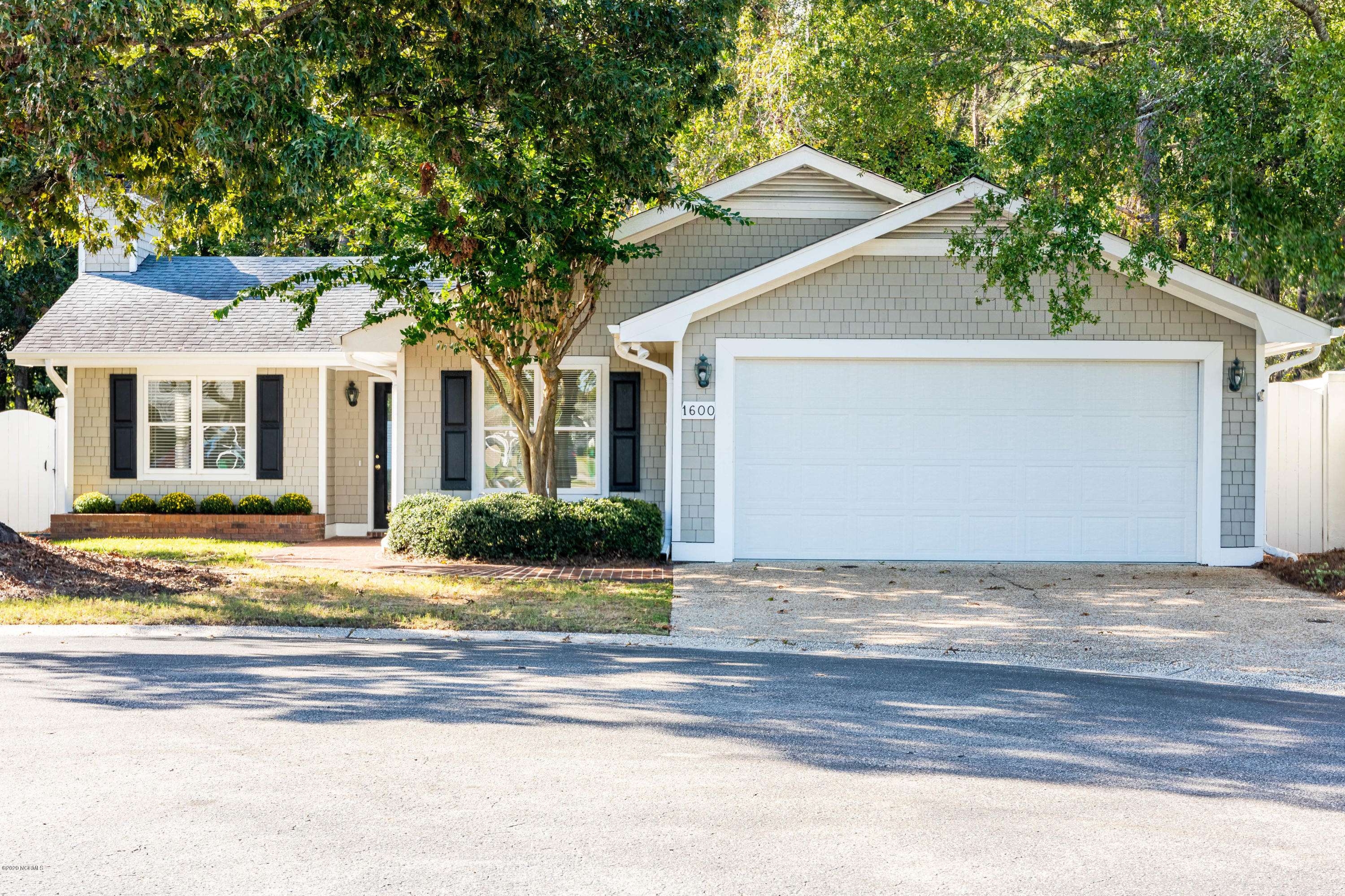 1600 Brigantine DR, Wilmington, NC 28405