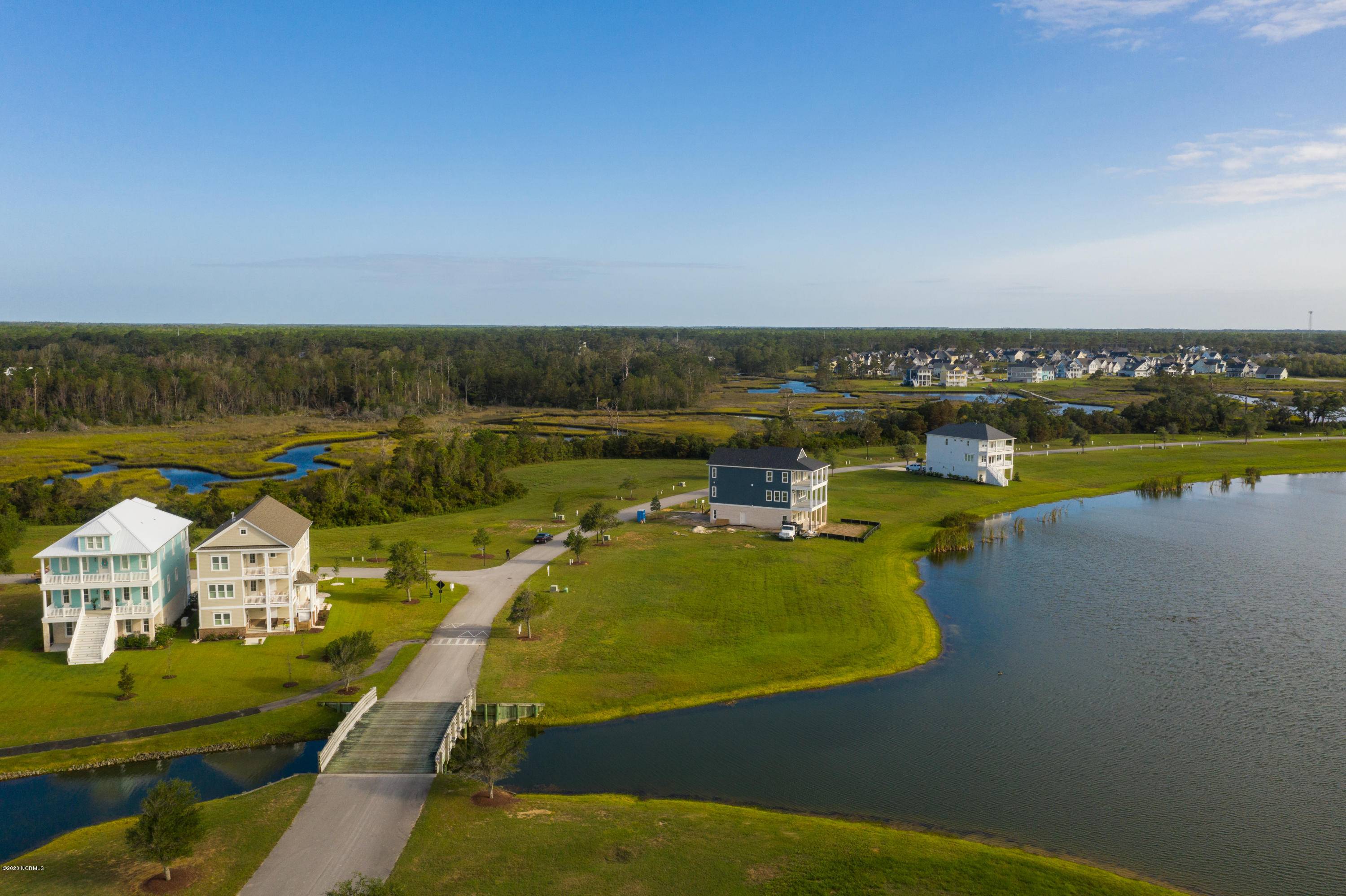 602 Cannonsgate DR, Newport, NC 28570