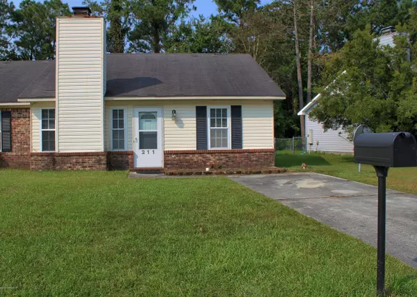 211 Live Oak CT, Midway Park, NC 28544