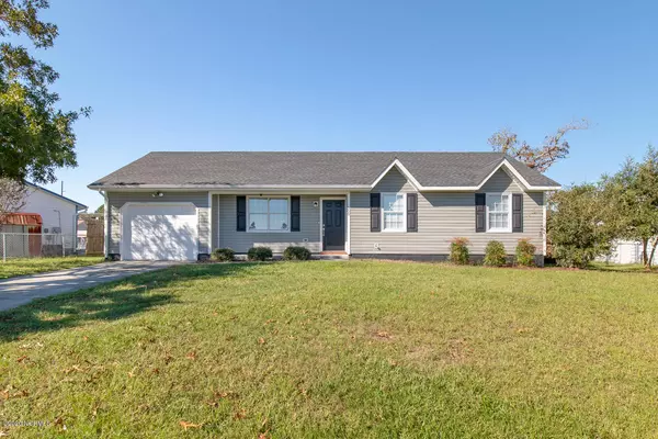 303 Cinnamon DR, Hubert, NC 28539