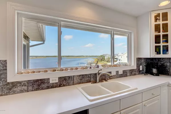 North Topsail Beach, NC 28460,159 Old Village LN