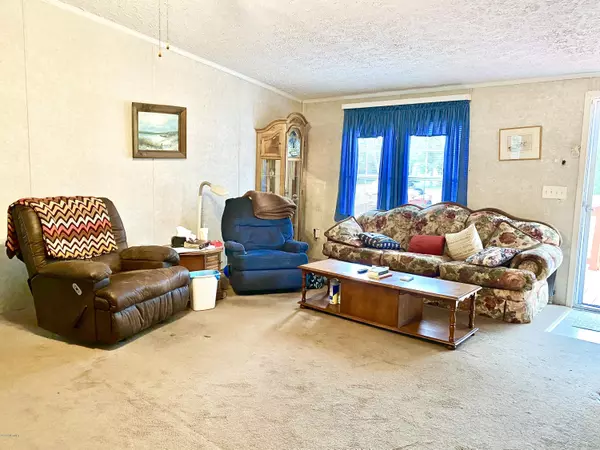 Burgaw, NC 28425,155 Long Branch LN