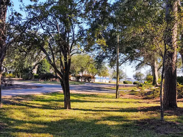 102 Kingsley DR, Southport, NC 28461