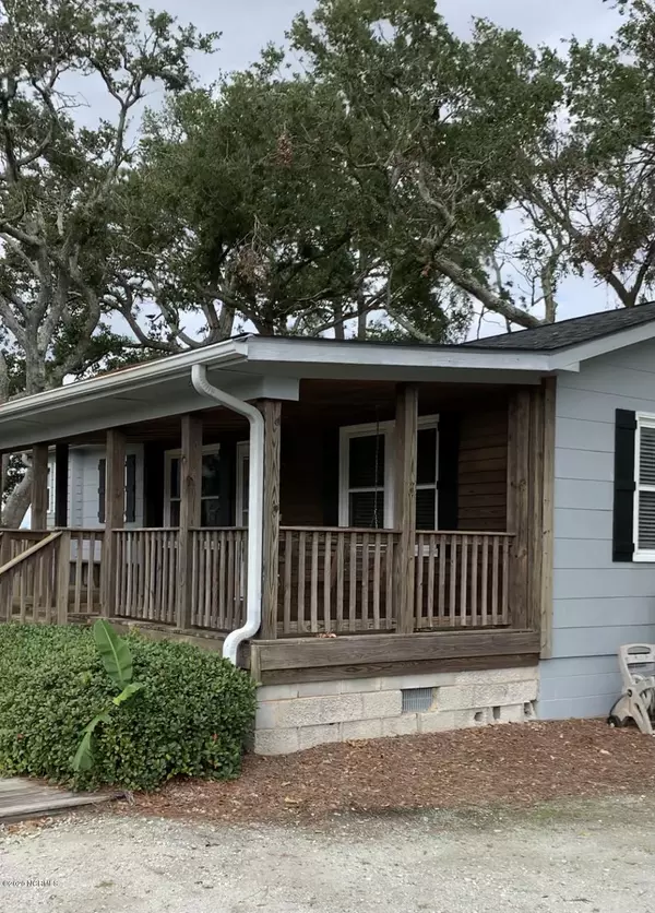 135 Cedar LN, Cedar Point, NC 28584