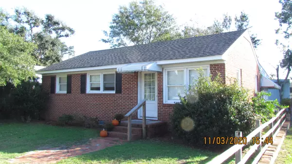 2009 Bay ST, Morehead City, NC 28557