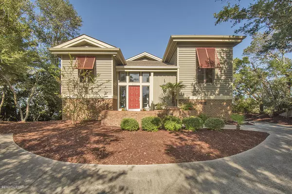 522 Pelican DR E, Pine Knoll Shores, NC 28512