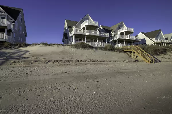 North Topsail Beach, NC 28460,4266 Island DR