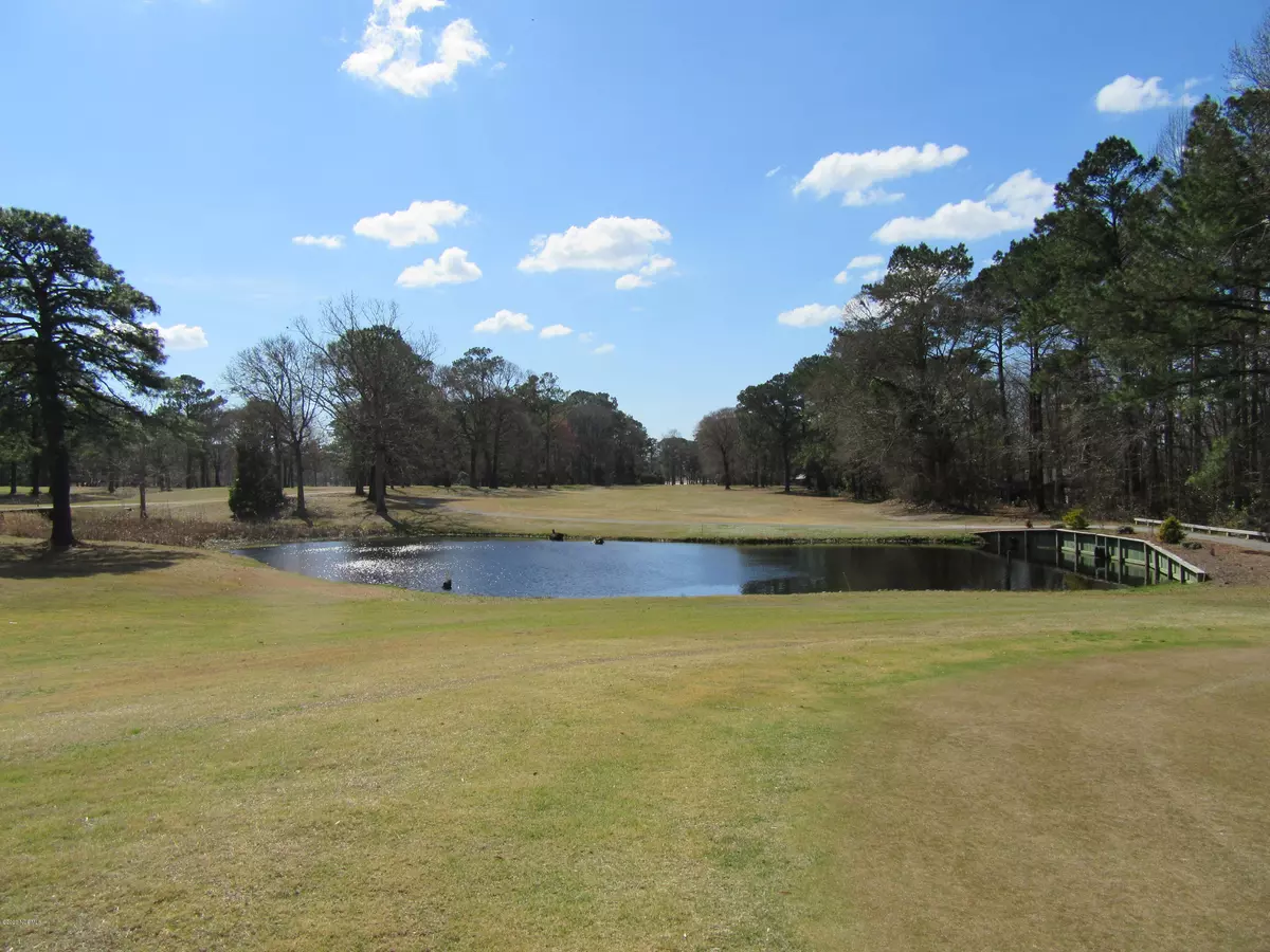 Minnesott Beach, NC 28510,379 Country Club Drive W