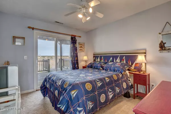 North Topsail Beach, NC 28460,3733 Island DR